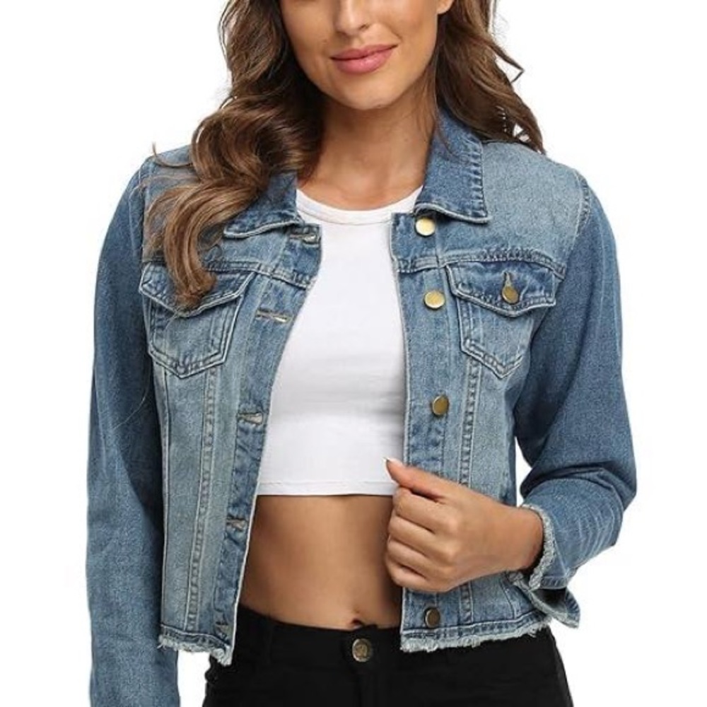 Cute NWOT short denim jacket. Great fit nice fabric.